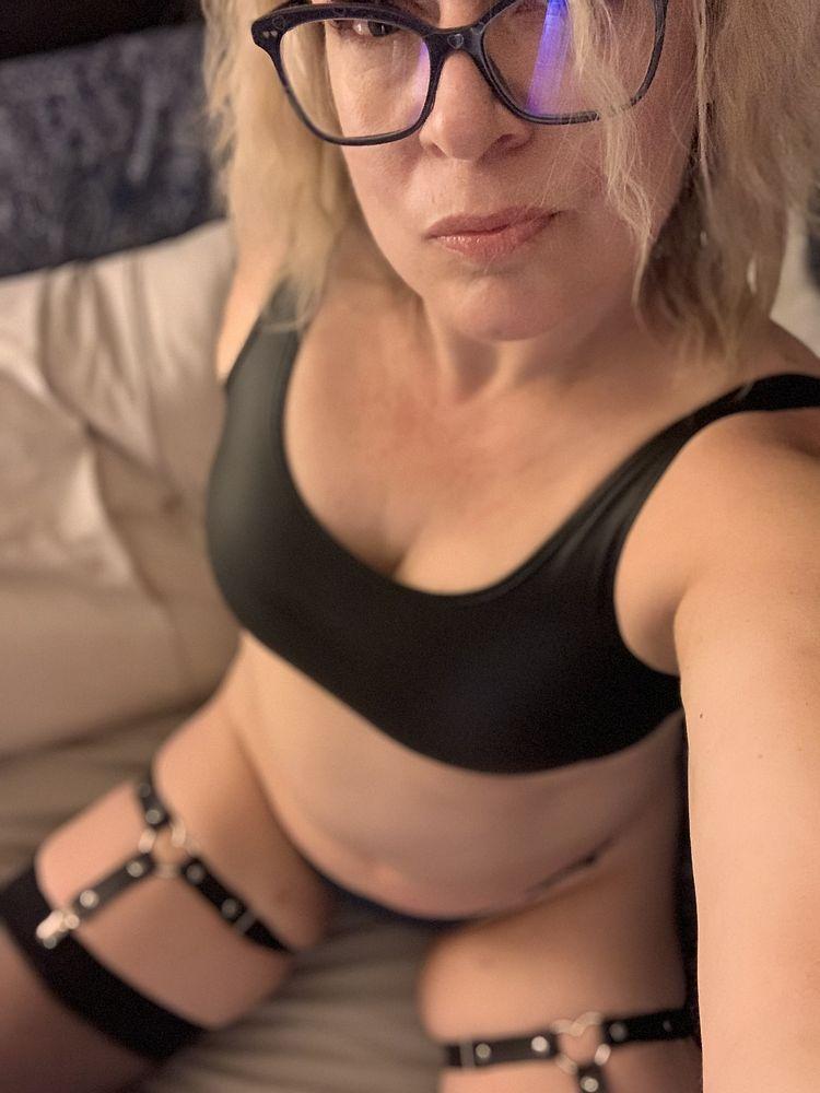 Blonde MILF from Canberra